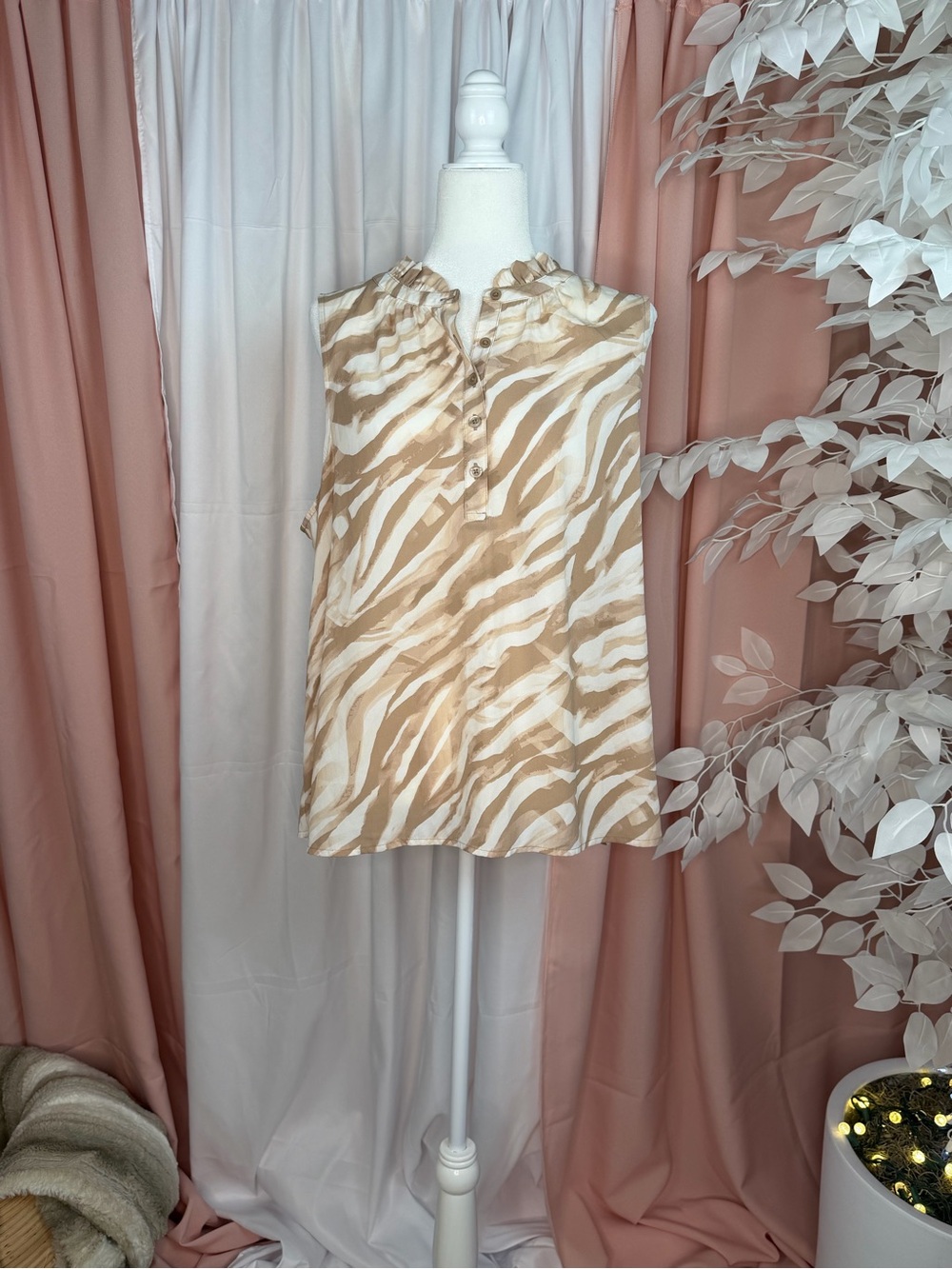 Simply Vera Vera Wang Abstract Zebra Print Sleeveless Blouse — Size XXL